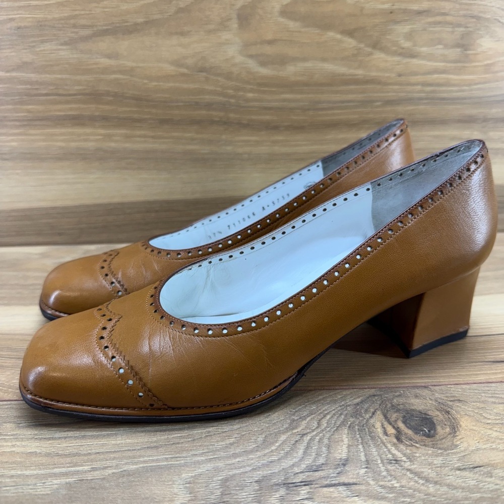 Bruno Magli Vintage 90s Brogue Pumps EU 37.5 Cognac Square Toe Old Money - Picture 3 of 11